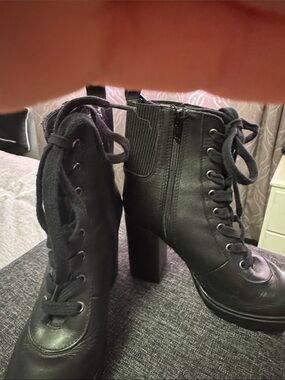 Steve Madden Black Lace-Up Block Heel Ankle Boots